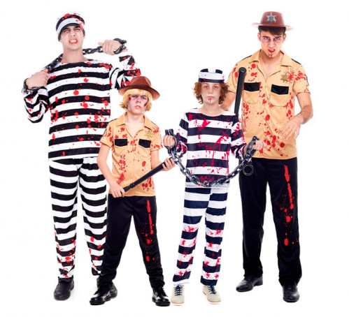 Group of sheriffs and prisoners