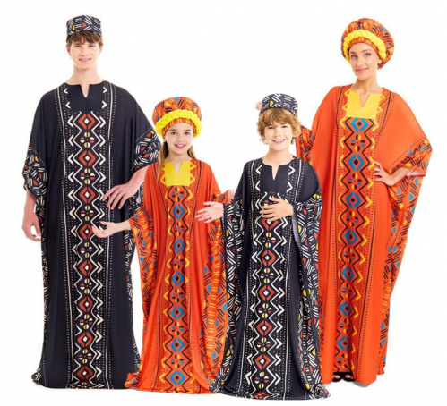 Grupo de africanos com túnicas