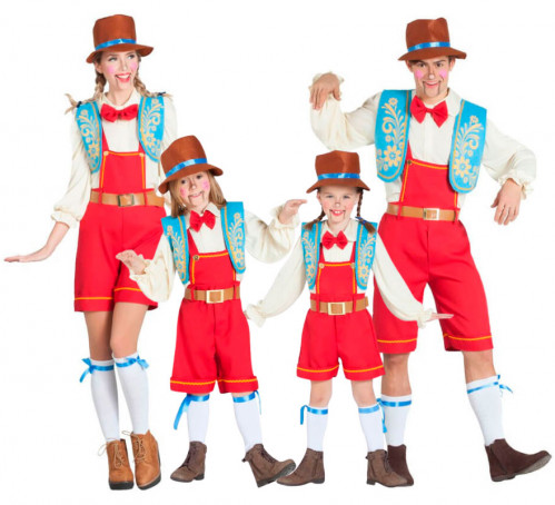 Grupo de bonecas de madeira