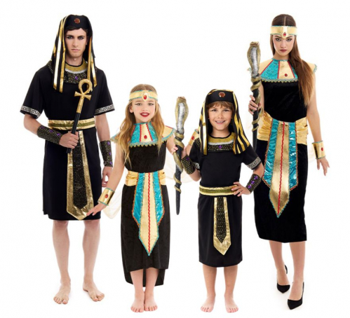 Grupo de egípcios em preto