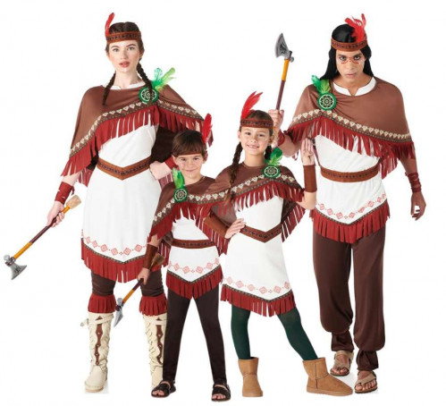 Grupo de índios com franjas