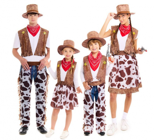 Grupo de vaqueiros com chaps