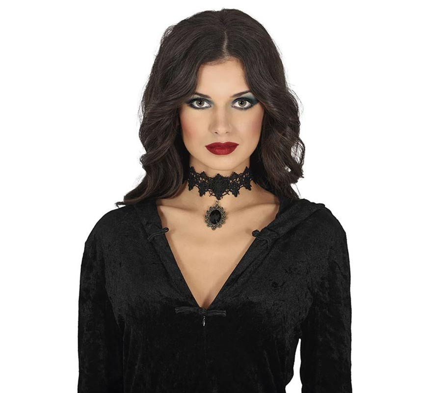 Gargantilha preta com pedra escura