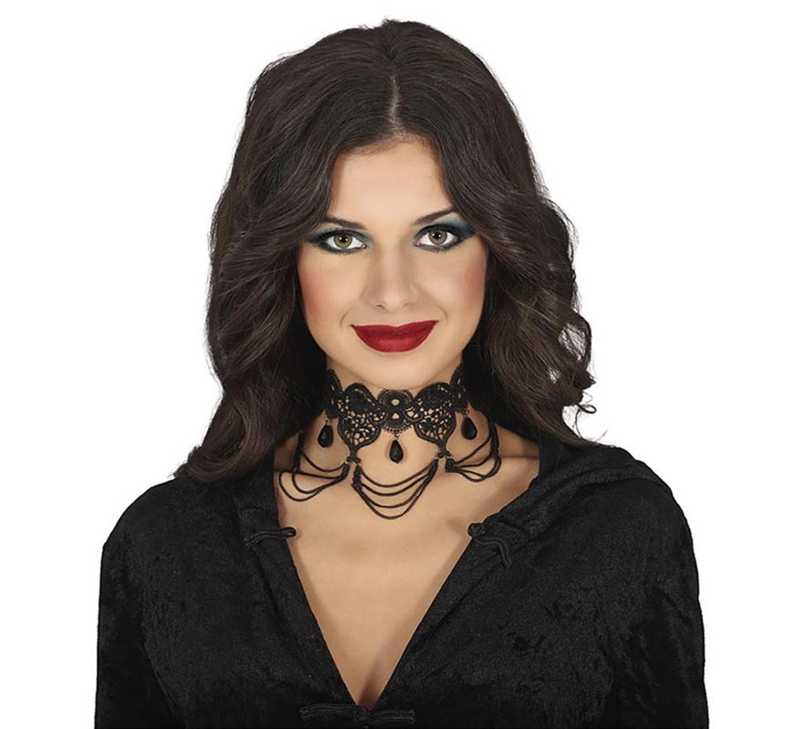 Gargantilha preta com pedras e correntes