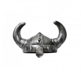 Antigo capacete Viking prateado com chifres