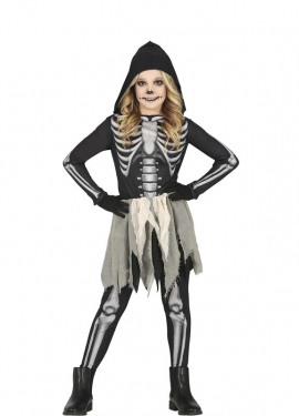 Fato de esqueleto usado por menina