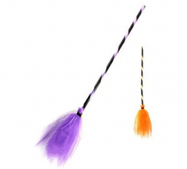 Vassoura de bruxa em tule 90 cm