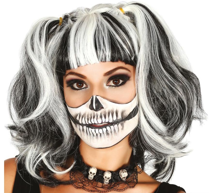 Peruca com tranças brancas e pretas